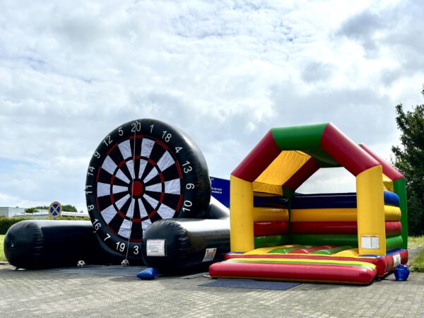 Fußballdart und Hüpfburg Regenbogen